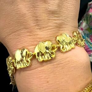 SOLD NWT gift with purchase. Lilly pulitzer elephant bracelet